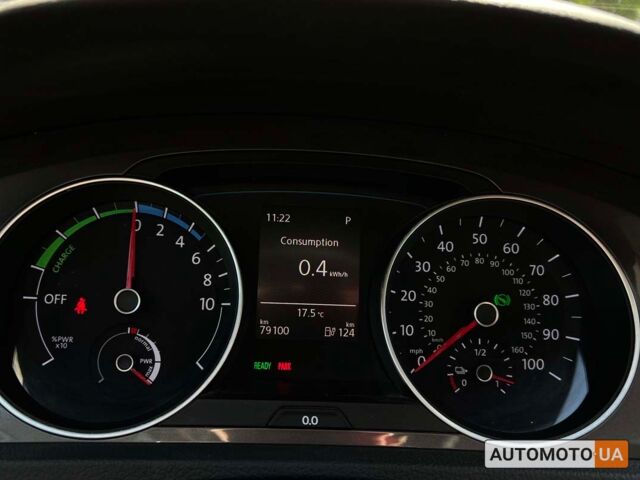 Белый Фольксваген e-Golf, объемом двигателя 24 л и пробегом 77 тыс. км за 10999 $, фото 11 на Automoto.ua