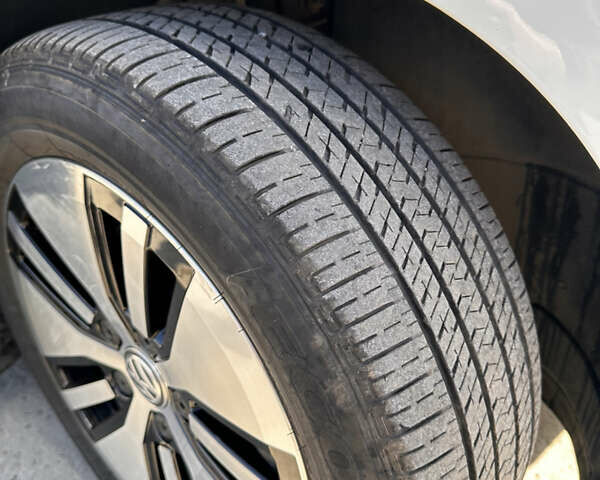 Белый Фольксваген e-Golf, объемом двигателя 0 л и пробегом 35 тыс. км за 9999 $, фото 30 на Automoto.ua