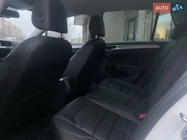 Белый Фольксваген e-Golf, объемом двигателя 0 л и пробегом 153 тыс. км за 8199 $, фото 10 на Automoto.ua