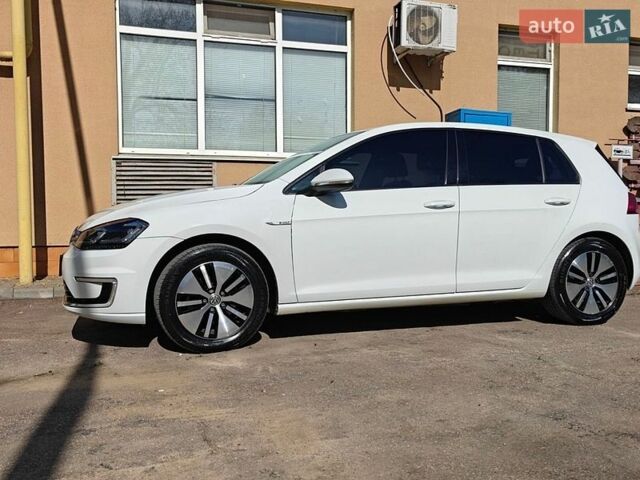 Белый Фольксваген e-Golf, объемом двигателя 0 л и пробегом 62 тыс. км за 11200 $, фото 6 на Automoto.ua