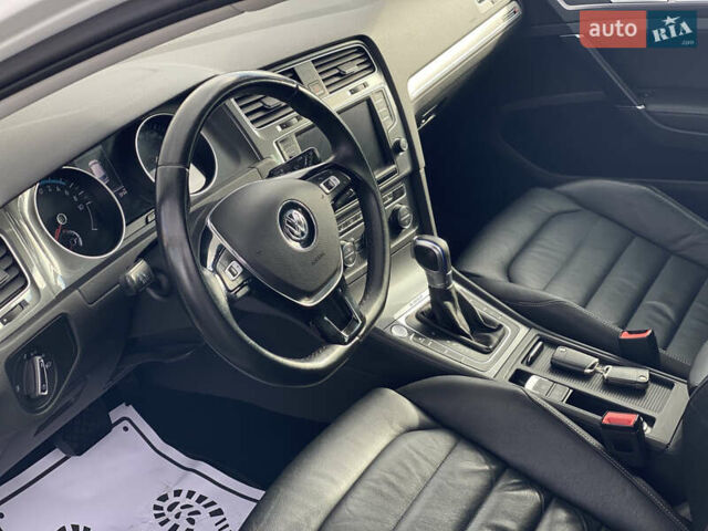 Белый Фольксваген e-Golf, объемом двигателя 0 л и пробегом 132 тыс. км за 9500 $, фото 101 на Automoto.ua