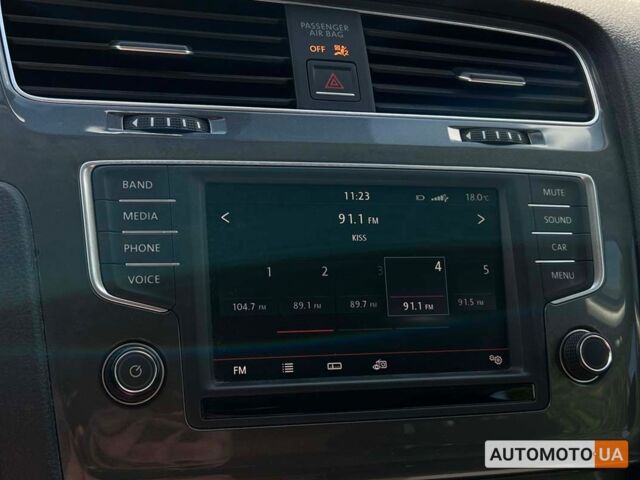 Белый Фольксваген e-Golf, объемом двигателя 24 л и пробегом 77 тыс. км за 10999 $, фото 14 на Automoto.ua