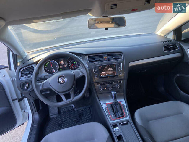 Белый Фольксваген e-Golf, объемом двигателя 0 л и пробегом 113 тыс. км за 9000 $, фото 14 на Automoto.ua