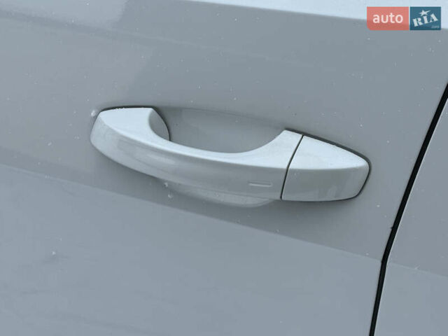 Белый Фольксваген e-Golf, объемом двигателя 0 л и пробегом 149 тыс. км за 8800 $, фото 13 на Automoto.ua