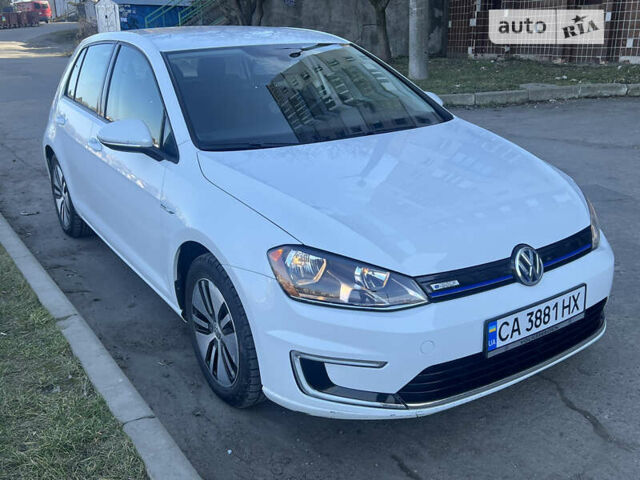 Белый Фольксваген e-Golf, объемом двигателя 0 л и пробегом 49 тыс. км за 11900 $, фото 6 на Automoto.ua