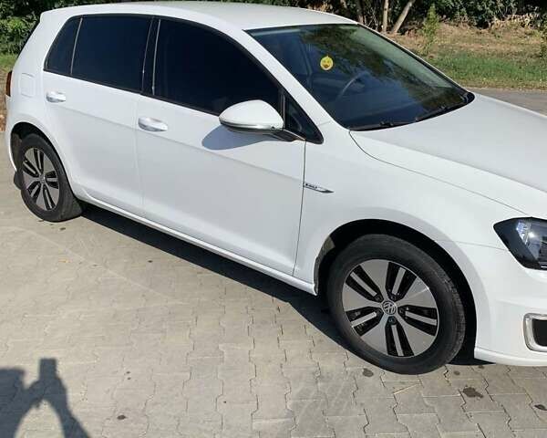 Белый Фольксваген e-Golf, объемом двигателя 0 л и пробегом 82 тыс. км за 10300 $, фото 6 на Automoto.ua