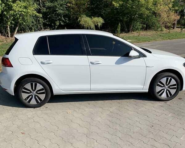 Белый Фольксваген e-Golf, объемом двигателя 0 л и пробегом 82 тыс. км за 10300 $, фото 8 на Automoto.ua