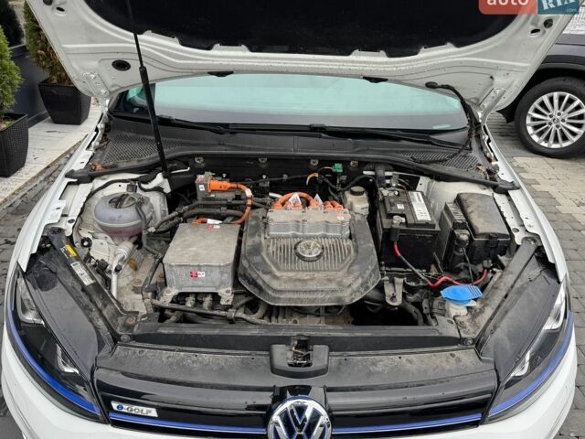 Білий Фольксваген e-Golf, об'ємом двигуна 0 л та пробігом 104 тис. км за 9500 $, фото 9 на Automoto.ua