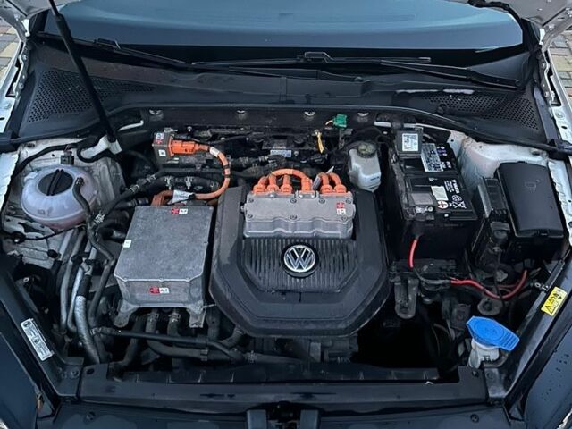 Білий Фольксваген e-Golf, об'ємом двигуна 0 л та пробігом 112 тис. км за 9500 $, фото 21 на Automoto.ua