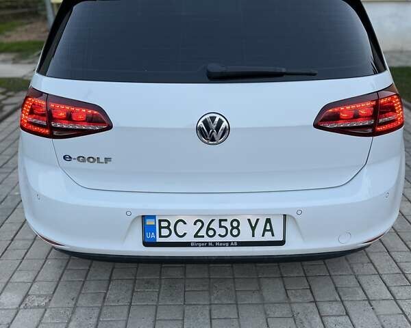 Белый Фольксваген e-Golf, объемом двигателя 0 л и пробегом 120 тыс. км за 11000 $, фото 9 на Automoto.ua