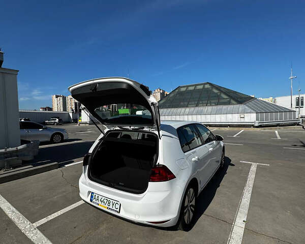 Белый Фольксваген e-Golf, объемом двигателя 0 л и пробегом 88 тыс. км за 8500 $, фото 18 на Automoto.ua