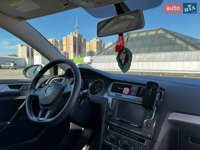 Белый Фольксваген e-Golf, объемом двигателя 0 л и пробегом 88 тыс. км за 8500 $, фото 15 на Automoto.ua