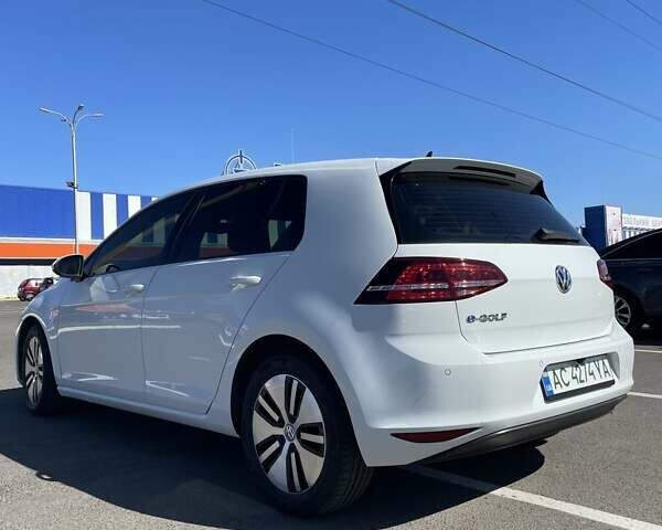 Белый Фольксваген e-Golf, объемом двигателя 0 л и пробегом 119 тыс. км за 8600 $, фото 13 на Automoto.ua