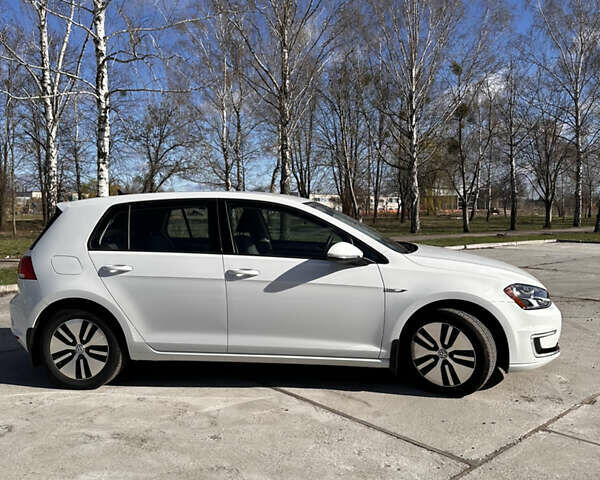 Белый Фольксваген e-Golf, объемом двигателя 0 л и пробегом 35 тыс. км за 9999 $, фото 10 на Automoto.ua