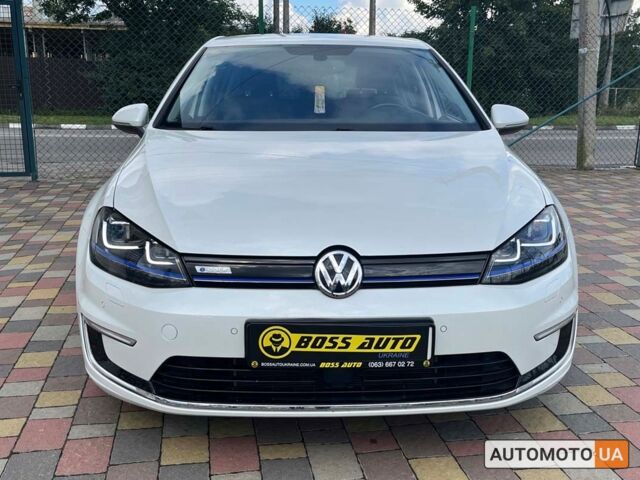 Белый Фольксваген e-Golf, объемом двигателя 24 л и пробегом 130 тыс. км за 11250 $, фото 1 на Automoto.ua