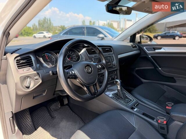 Білий Фольксваген e-Golf, об'ємом двигуна 0 л та пробігом 143 тис. км за 9800 $, фото 43 на Automoto.ua