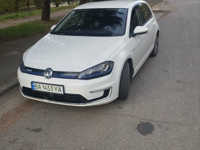 Белый Фольксваген e-Golf, объемом двигателя 0 л и пробегом 152 тыс. км за 9000 $, фото 6 на Automoto.ua