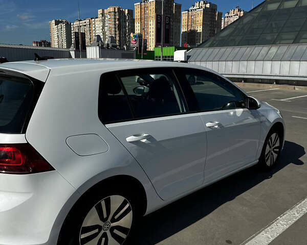Белый Фольксваген e-Golf, объемом двигателя 0 л и пробегом 88 тыс. км за 8500 $, фото 6 на Automoto.ua