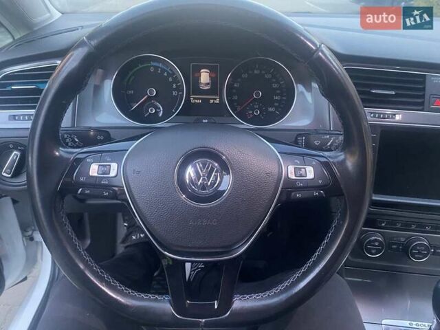 Белый Фольксваген e-Golf, объемом двигателя 0 л и пробегом 127 тыс. км за 9800 $, фото 15 на Automoto.ua
