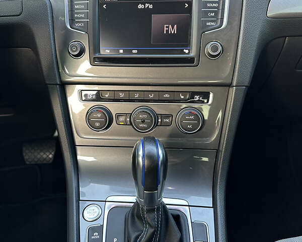 Белый Фольксваген e-Golf, объемом двигателя 0 л и пробегом 92 тыс. км за 7999 $, фото 17 на Automoto.ua