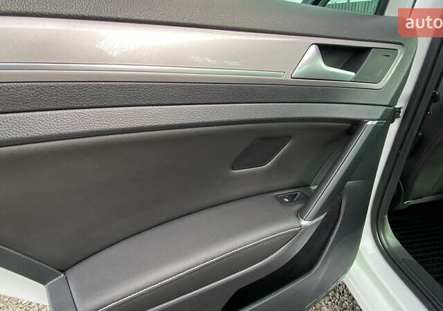 Белый Фольксваген e-Golf, объемом двигателя 0 л и пробегом 132 тыс. км за 9500 $, фото 91 на Automoto.ua