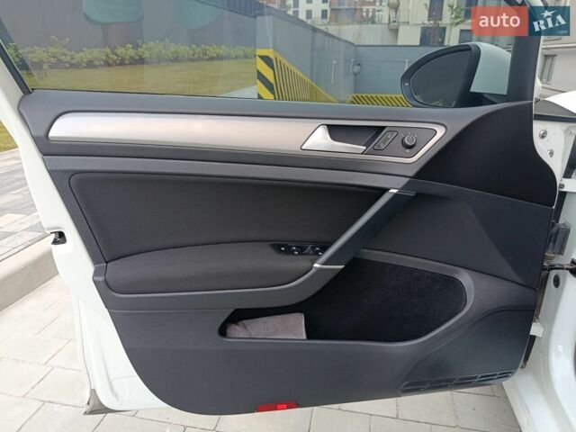 Білий Фольксваген e-Golf, об'ємом двигуна 0 л та пробігом 91 тис. км за 7650 $, фото 12 на Automoto.ua