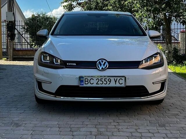 Белый Фольксваген e-Golf, объемом двигателя 0 л и пробегом 95 тыс. км за 8300 $, фото 3 на Automoto.ua
