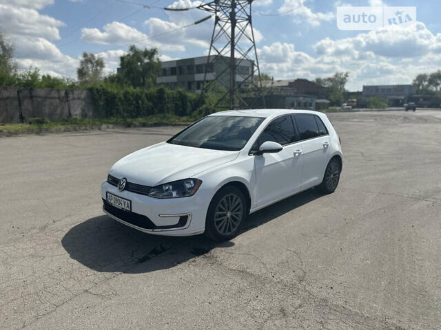 Белый Фольксваген e-Golf, объемом двигателя 0 л и пробегом 107 тыс. км за 10900 $, фото 1 на Automoto.ua