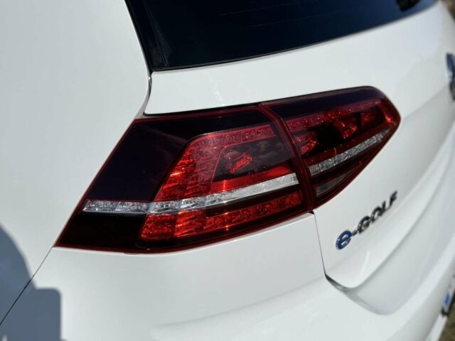 Білий Фольксваген e-Golf, об'ємом двигуна 0 л та пробігом 90 тис. км за 10000 $, фото 10 на Automoto.ua