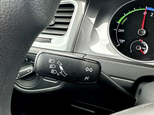 Білий Фольксваген e-Golf, об'ємом двигуна 0 л та пробігом 90 тис. км за 10300 $, фото 25 на Automoto.ua