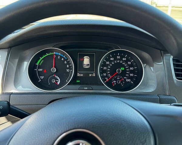 Белый Фольксваген e-Golf, объемом двигателя 0 л и пробегом 88 тыс. км за 8500 $, фото 14 на Automoto.ua