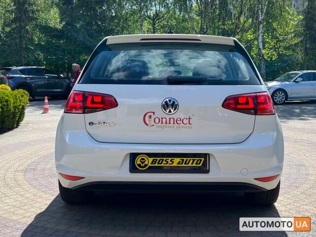 Белый Фольксваген e-Golf, объемом двигателя 24 л и пробегом 77 тыс. км за 10999 $, фото 5 на Automoto.ua