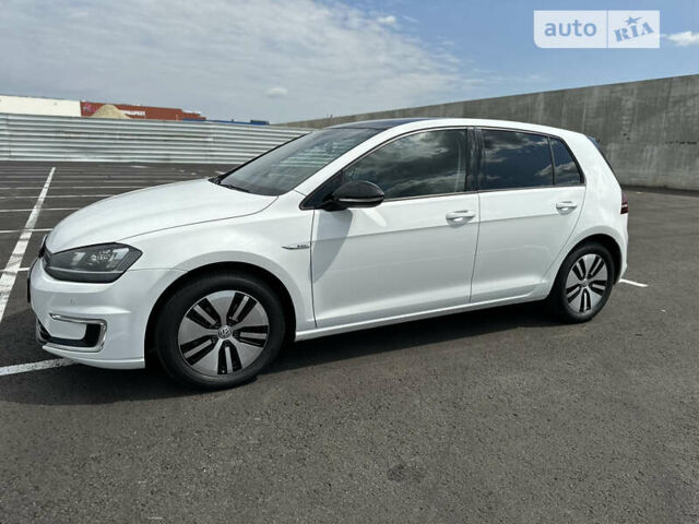 Белый Фольксваген e-Golf, объемом двигателя 0 л и пробегом 40 тыс. км за 15000 $, фото 12 на Automoto.ua