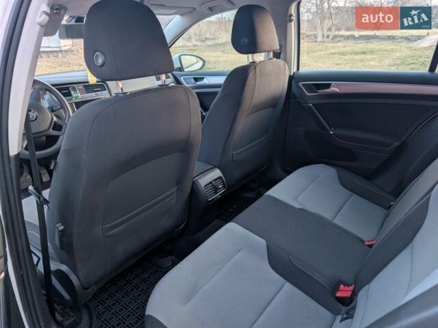 Білий Фольксваген e-Golf, об'ємом двигуна 0 л та пробігом 140 тис. км за 7999 $, фото 14 на Automoto.ua