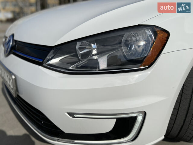 Белый Фольксваген e-Golf, объемом двигателя 0 л и пробегом 130 тыс. км за 10400 $, фото 25 на Automoto.ua