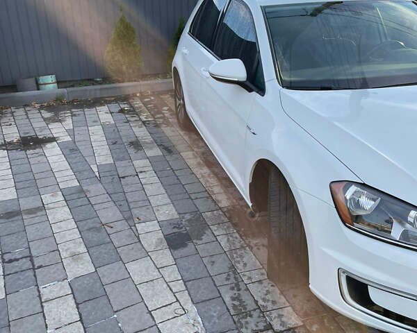 Белый Фольксваген e-Golf, объемом двигателя 0 л и пробегом 102 тыс. км за 7100 $, фото 10 на Automoto.ua