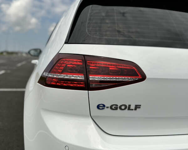 Белый Фольксваген e-Golf, объемом двигателя 0 л и пробегом 40 тыс. км за 15000 $, фото 21 на Automoto.ua