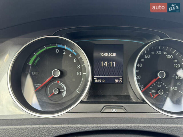 Белый Фольксваген e-Golf, объемом двигателя 0 л и пробегом 186 тыс. км за 9500 $, фото 12 на Automoto.ua