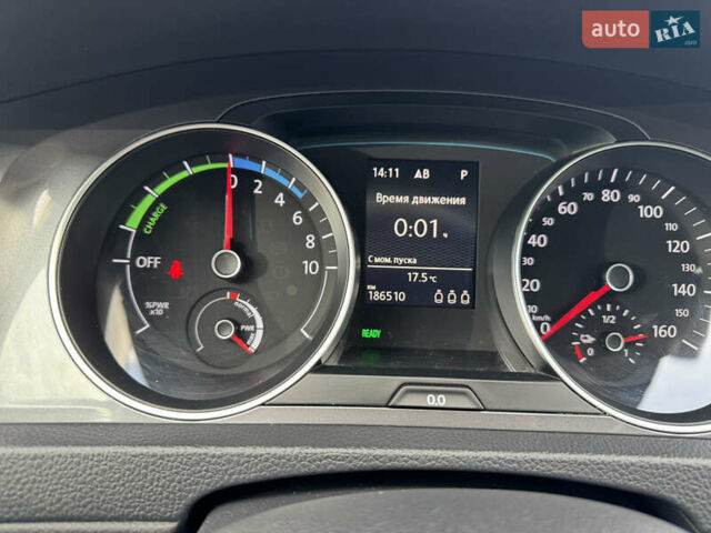 Белый Фольксваген e-Golf, объемом двигателя 0 л и пробегом 186 тыс. км за 9500 $, фото 13 на Automoto.ua