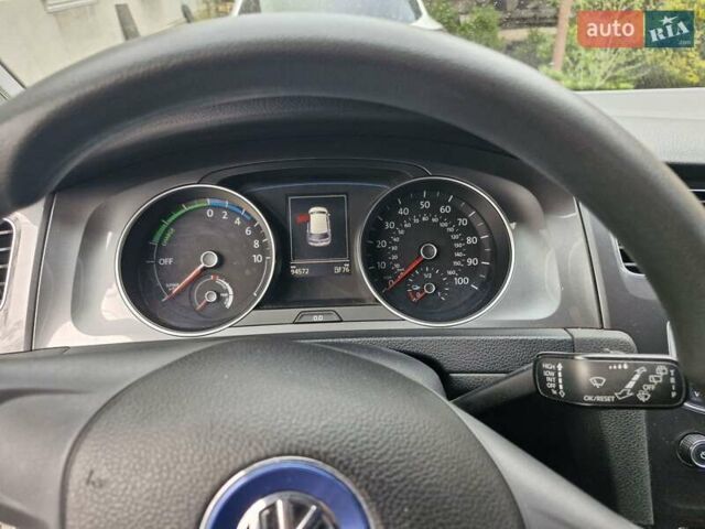 Белый Фольксваген e-Golf, объемом двигателя 0 л и пробегом 95 тыс. км за 8500 $, фото 7 на Automoto.ua