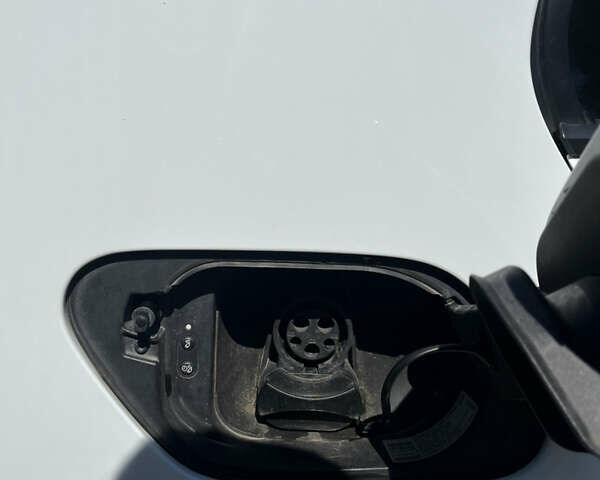 Белый Фольксваген e-Golf, объемом двигателя 0 л и пробегом 126 тыс. км за 9500 $, фото 11 на Automoto.ua
