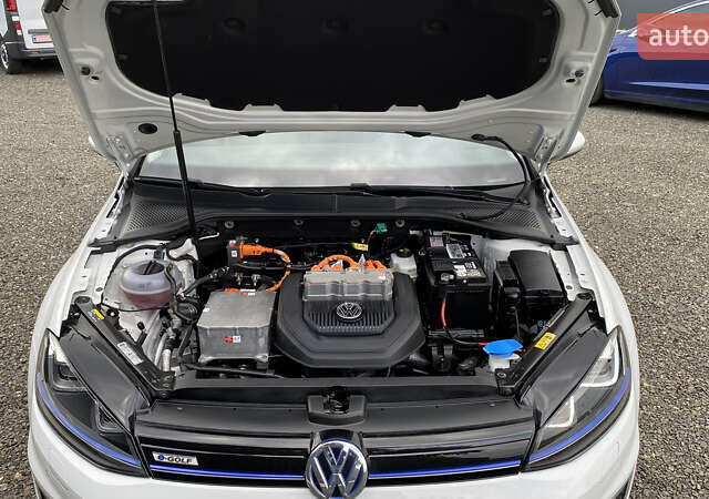 Белый Фольксваген e-Golf, объемом двигателя 0 л и пробегом 132 тыс. км за 9500 $, фото 69 на Automoto.ua