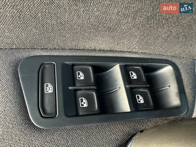 Белый Фольксваген e-Golf, объемом двигателя 0 л и пробегом 92 тыс. км за 7999 $, фото 18 на Automoto.ua