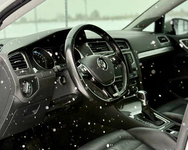 Білий Фольксваген e-Golf, об'ємом двигуна 0 л та пробігом 145 тис. км за 9300 $, фото 8 на Automoto.ua