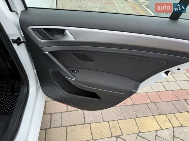 Білий Фольксваген e-Golf, об'ємом двигуна 0 л та пробігом 34 тис. км за 11999 $, фото 14 на Automoto.ua