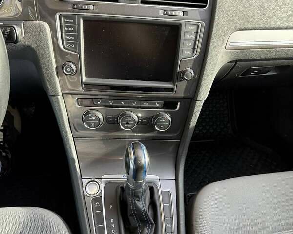 Белый Фольксваген e-Golf, объемом двигателя 0 л и пробегом 140 тыс. км за 9450 $, фото 14 на Automoto.ua