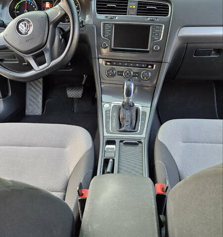 Белый Фольксваген e-Golf, объемом двигателя 0 л и пробегом 750 тыс. км за 8900 $, фото 10 на Automoto.ua