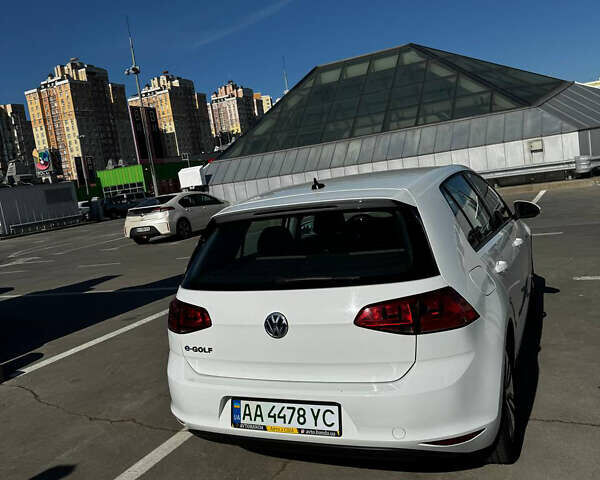 Белый Фольксваген e-Golf, объемом двигателя 0 л и пробегом 88 тыс. км за 8500 $, фото 5 на Automoto.ua