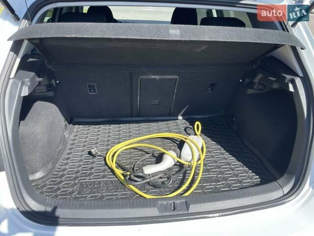 Белый Фольксваген e-Golf, объемом двигателя 0 л и пробегом 119 тыс. км за 8600 $, фото 23 на Automoto.ua