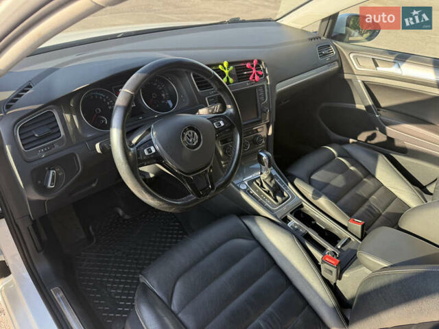 Белый Фольксваген e-Golf, объемом двигателя 0 л и пробегом 132 тыс. км за 10500 $, фото 5 на Automoto.ua